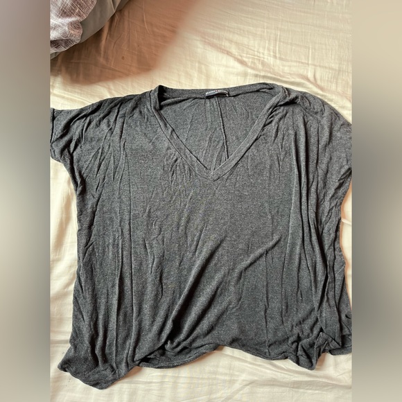 Brandy Melville VNeck - Picture 3 of 3